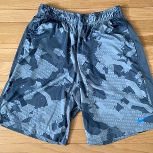 Nike Men’s arctic camp shorts Medium